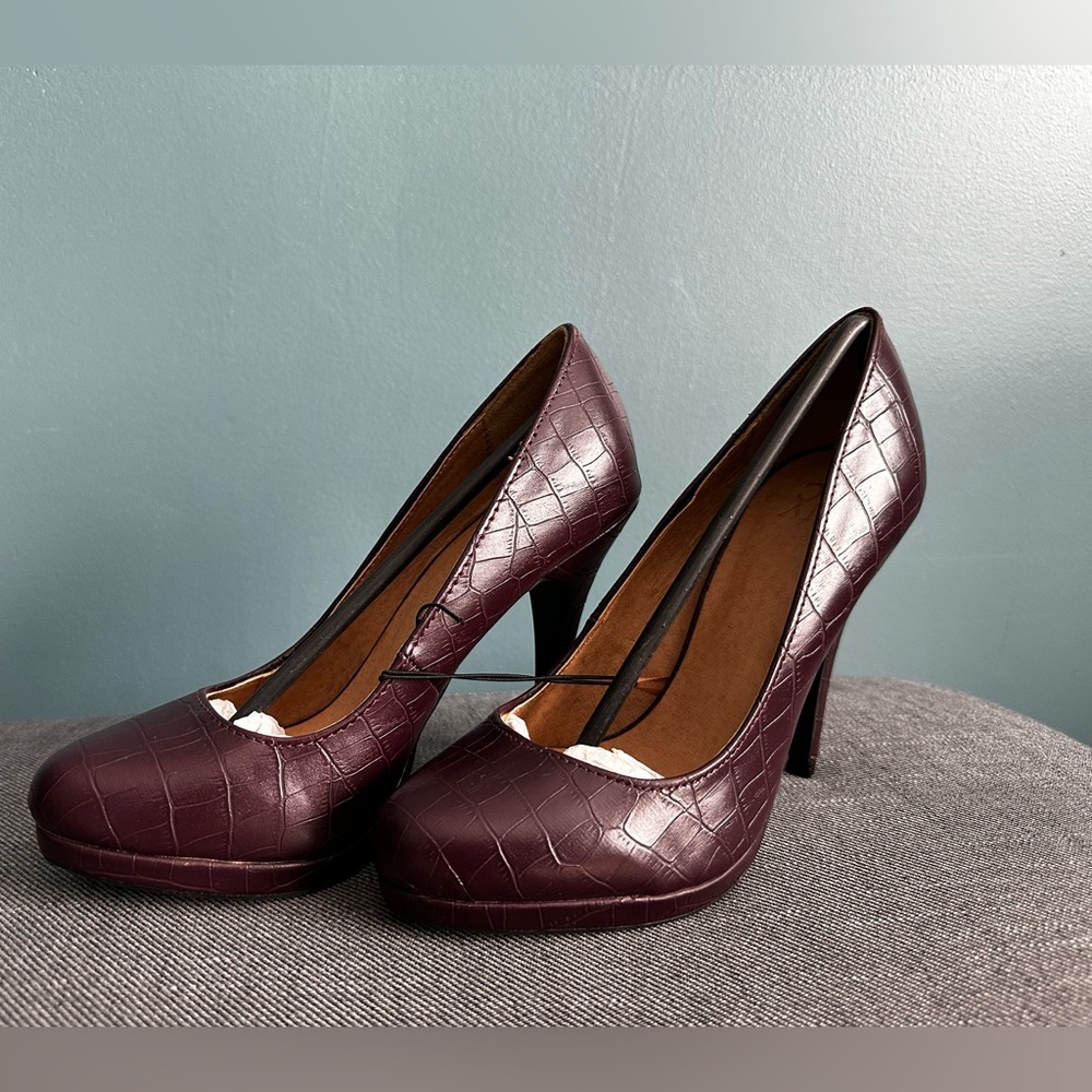 New York & CO Faux Alligator Skin Heels